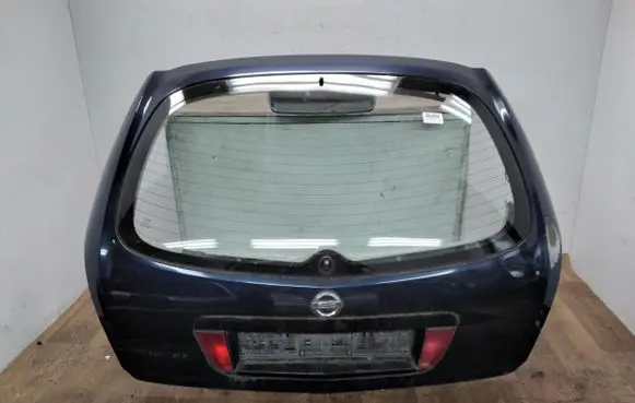 Nissan PickUp Tailgate/trunk/boot lid