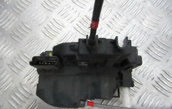 Nissan Note (E11) Front door lock