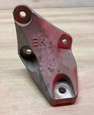 Toyota RAV 4 (XA50) Engine mounting bracket