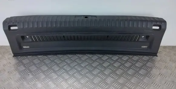 Trunk/boot sill cover protection