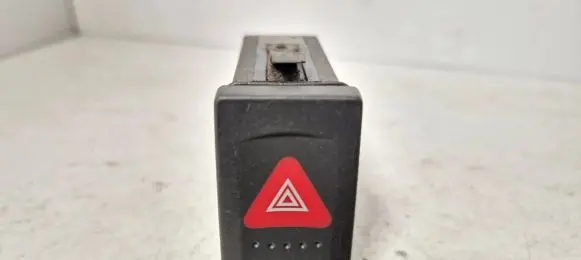 Volkswagen Golf IV Hazard warning light relay 3B0953235D PA66GF30A