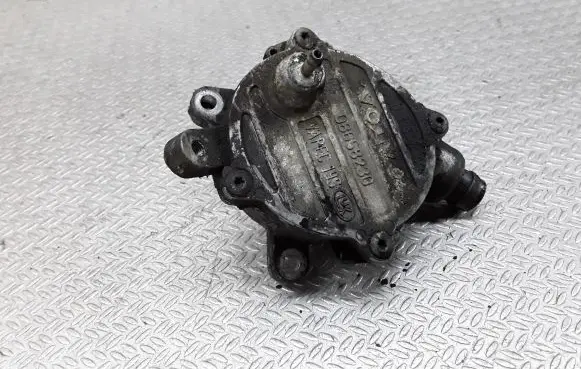 Volvo V70 Vacuum pump 08658230