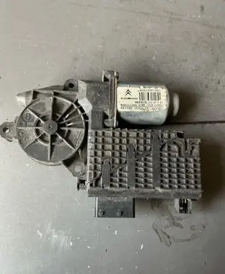 Citroen C4 I Picasso Front door window regulator motor 9682495780
