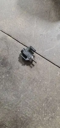 BMW 5 F10 F11 Vacuum valve 8570591