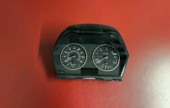 BMW X1 F48 F49 Speedometer (instrument cluster) 6805183 62106805183