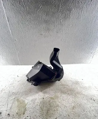 BMW 1 E81 E87 Air filter box 7797460
