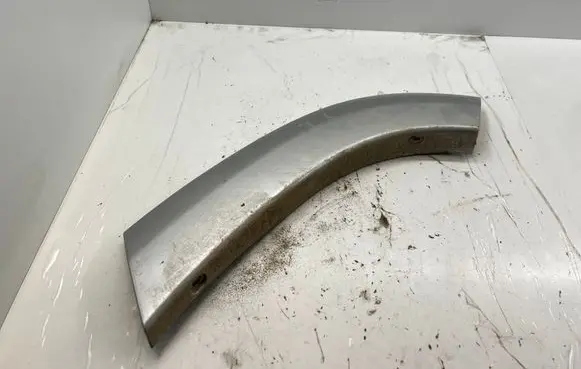 Toyota RAV 4 (XA30) Rear arch trim 75606