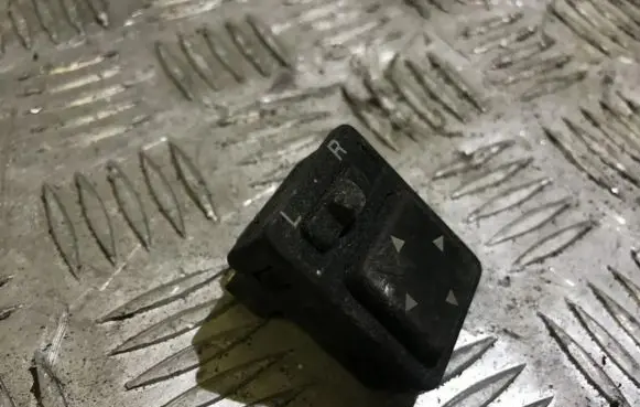 Toyota Avensis T220 Wing mirror switch 8487005020 84870-05020