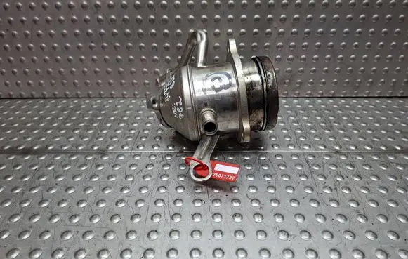 Renault Clio V EGR valve cooler S25071782 147359823R