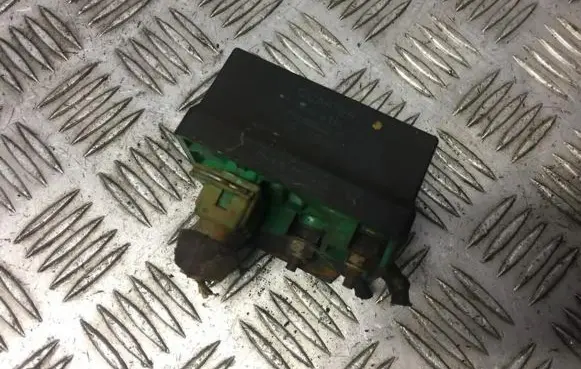 Peugeot 406 Glow plug pre-heat relay 9619039780 735068