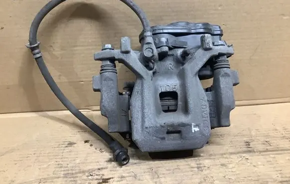 Lexus ES VII XZ10 Rear brake caliper