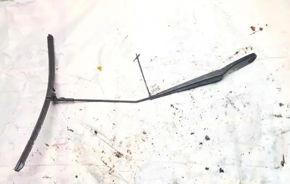 Volvo V50 Front wiper blade arm