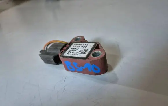 Volvo V50 Airbag deployment crash/impact sensor 30737138