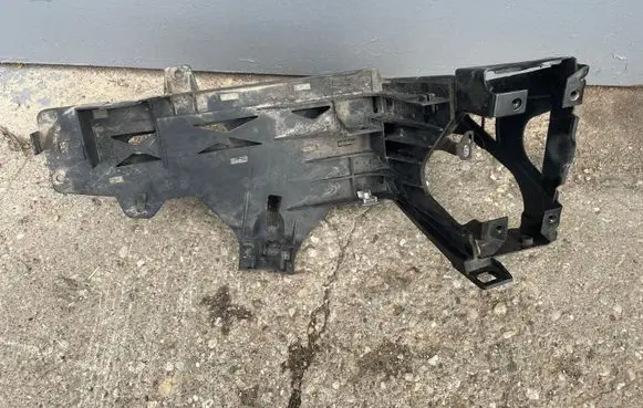BMW 5 F10 F11 Headlight/headlamp mounting bracket 7200794