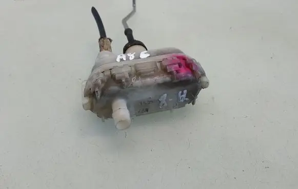 Audi A8 S8 D2 4D Central locking vacuum pump 4A08621530