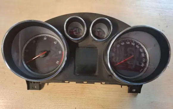 Opel Insignia A Speedometer (instrument cluster) 12844142 SW0590