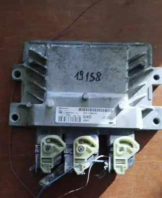 Ford Fiesta Engine control unit/module av2112a650ed s180047013d