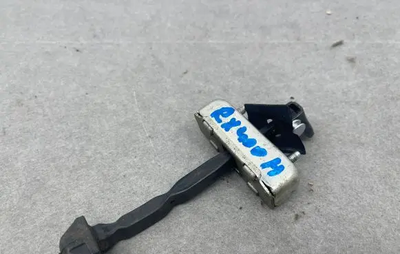 Lexus RX 330 - 350 - 400H Rear door check strap stopper