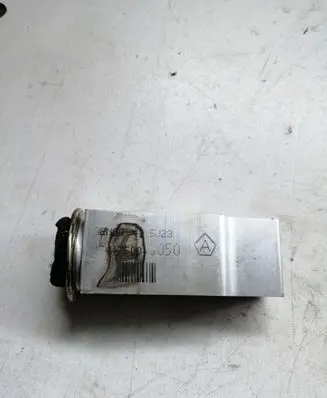 Toyota Corolla Verso AR10 Air conditioning (A/C) expansion valve 4475003050