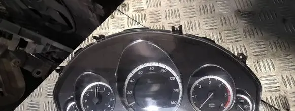 Speedometer (instrument cluster)