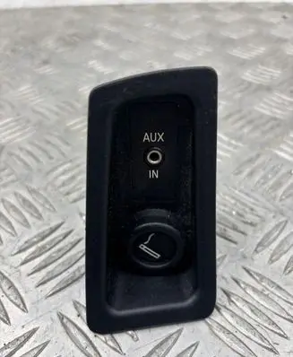 BMW 1 E81 E87 AUX in-socket connector 6930561