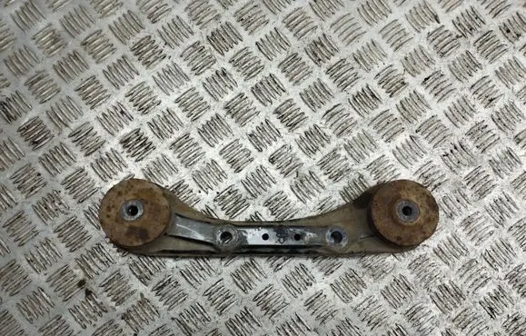Honda CR-V Rear differential/diff mount bracket 