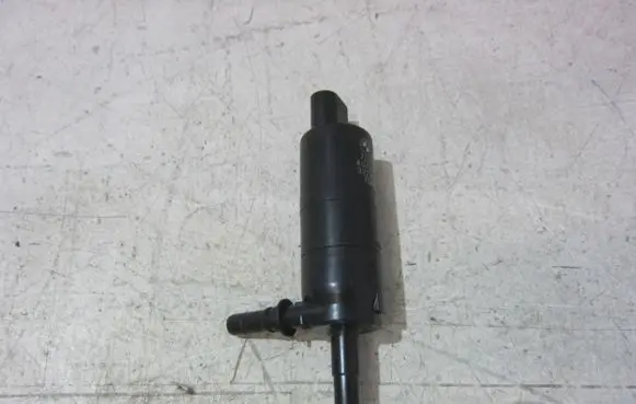 BMW X3 F25 Windscreen/windshield washer pump 67637217792