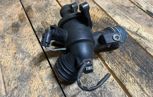 Thermostat/thermostat housing