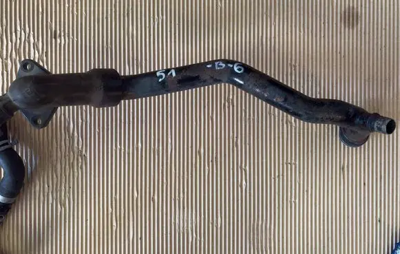 Ford Kuga II Engine coolant pipe/hose 9646559580
