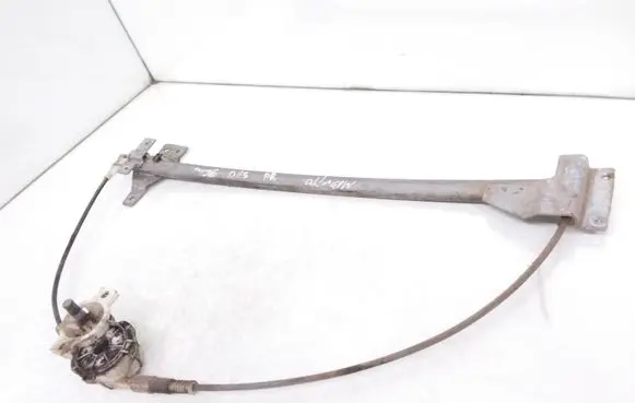 Mercedes-Benz Vito Viano W638 Front door manual window regulator 
