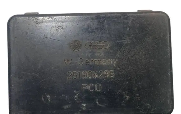 Volkswagen Transporter - Caravelle T3 Fuse box cover 251906295