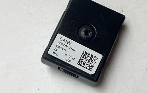 BMW X3 G01 Aerial antenna amplifier 9389559 92870811 84124