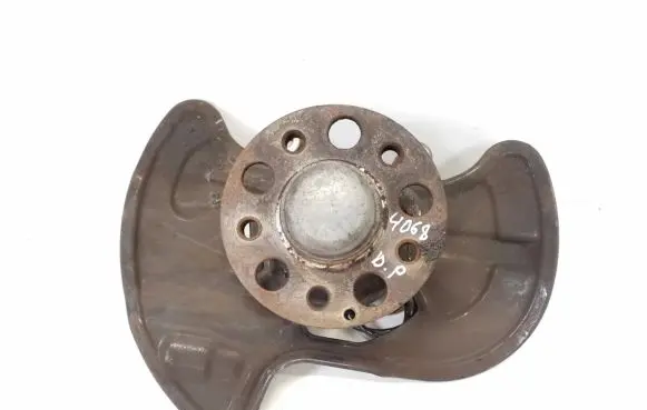 Mercedes-Benz SLK R172 Front wheel hub A2043320201