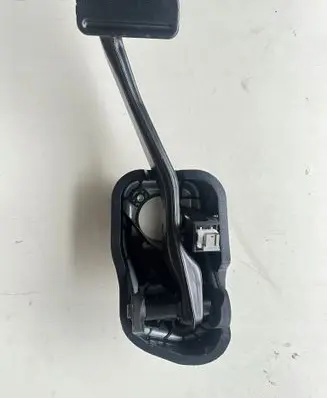 Mercedes-Benz CL C215 Brake pedal A2052920415