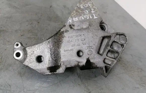 Volkswagen Tiguan Engine mounting bracket 03L199207