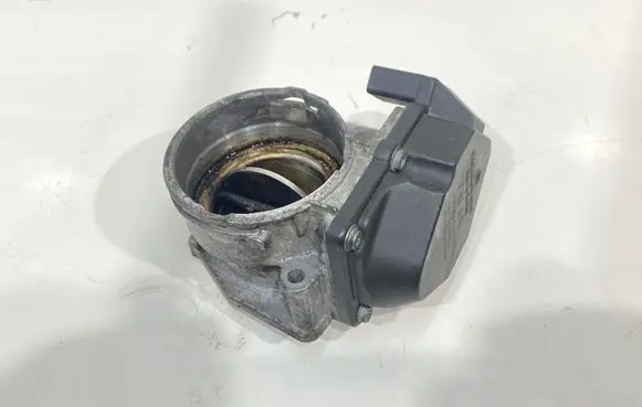 Volkswagen Touran I Throttle valve 03G128063G