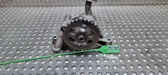 Volkswagen Golf V Oil pump S26378564 06A115105B