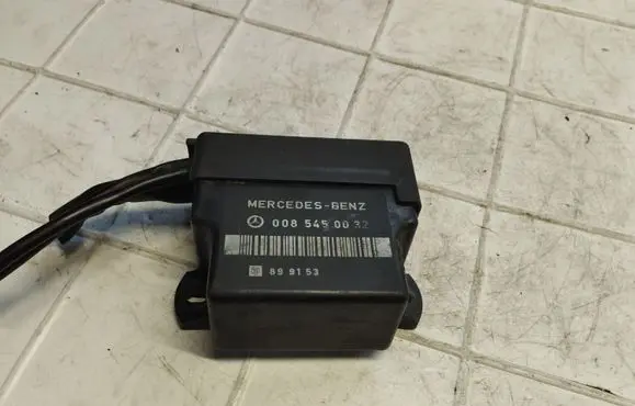 Mercedes-Benz C W202 Glow plug pre-heat relay 0085450032