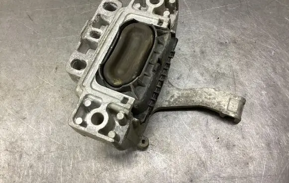 Volkswagen PASSAT B8 Engine mount bracket 5Q0199262BE X44TAEG310800V 06790190