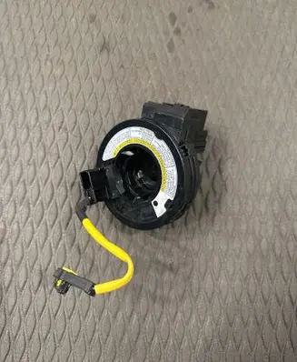 Suzuki Swift II Airbag slip ring squib (SRS ring) Am64J1r108183