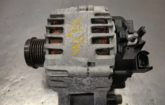 Volvo V40 Generator/alternator 31419219 TG15C214