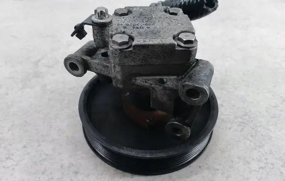 Mercedes-Benz CLK A209 C209 Power steering pump 