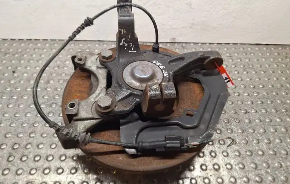 Renault Twingo III Front wheel hub spindle knuckle S25056933 400157575R