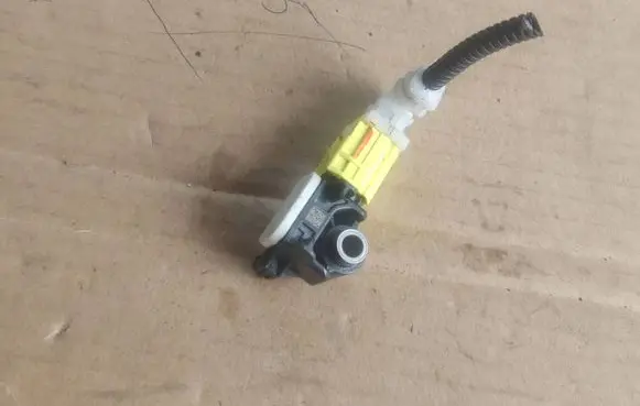 Mitsubishi Outlander Airbag deployment crash/impact sensor