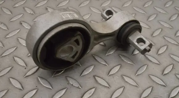 Maserati Ghibli Engine mount bracket 06700042970