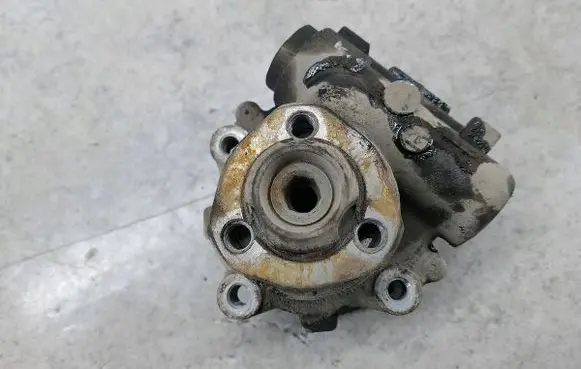 Volkswagen Transporter - Caravelle T4 Power steering pump