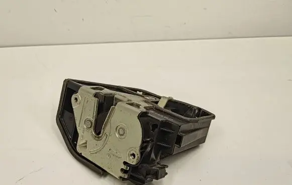 BMW X3 E83 Front door lock 51217036167 7036167