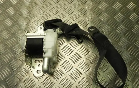 Toyota iQ Front seatbelt 7R8810P M1920