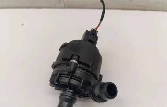 BMW iX1 Electric auxiliary coolant/water pump 5A69E36