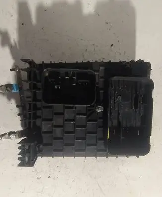 Volkswagen Touran I Fuse module 1K0937124D